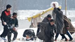 Heavy snowfall cuts off Kashmir from rest of country Heavy snowfall cuts off Kashmir from rest of country