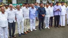 JD(S)-Cong govt under threat as 14 MLAs submit resignation JD(S)-Cong govt under threat as 14 MLAs submit resignation