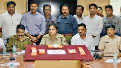 5 held for looting, keeping trader hostage 5 held for looting, keeping trader hostage