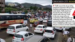 Paralysed BRTS causing traffic chaos on the Pune-Satara Rd Paralysed BRTS causing traffic chaos on the Pune-Satara Rd