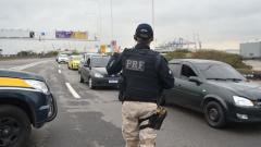 Gunman in Brazil holds at least 16 bus passengers hostage Gunman in Brazil holds at least 16 bus passengers hostage