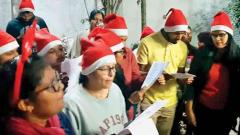 Carol singers bring the X-mas cheer Carol singers bring the X-mas cheer