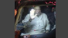 Former Prime Minister of Pakistan Nawaz Sharif waves on his way to the Kot Lakpat jail in Lahore, Pakistan, Tuesday, May 7, 2019. Photo: AP/PTI Former Prime Minister of Pakistan Nawaz Sharif waves on his way to the Kot Lakpat jail in Lahore, Pakistan, Tuesday, May 7, 2019. Photo: AP/PTI