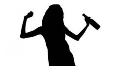 Drunk lady passenger deboarded from flight Drunk lady passenger deboarded from flight