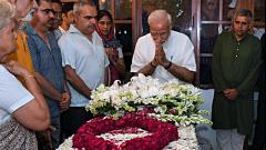 Thousands pay homage to Dikshit ahead of cremation Thousands pay homage to Dikshit ahead of cremation