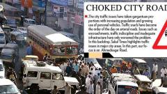Narrow width causes jams on Sinhagad Rd Narrow width causes jams on Sinhagad Rd