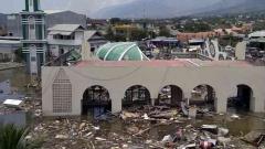 50 killed as 7.5-quake leads to tsunami in Indonesia 50 killed as 7.5-quake leads to tsunami in Indonesia