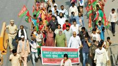 Over 20,000 farmers on protest march to Mumbai Over 20,000 farmers on protest march to Mumbai