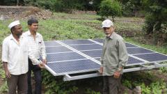 In Maharashtra village farmers switch to solar pumps, experts fear groundwater exploitationQ In Maharashtra village farmers switch to solar pumps, experts fear groundwater exploitation