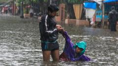 58, including 16 children, rescued by IAF from rain-hit Thane 58, including 16 children, rescued by IAF from rain-hit Thane