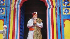 PM offers prayers at Kedarnath, to visit Badrinath on Sunday PM offers prayers at Kedarnath, to visit Badrinath on Sunday