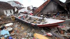 Hunt for survivors as Indonesian tsunami death toll tops 280 Hunt for survivors as Indonesian tsunami death toll tops 280