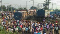 Train derails in UP, 6 dead Train derails in UP, 6 dead