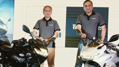 Suzuki Motorcycle India on Monday launched the all-new Gixxer SF and Gixxer SF 250 in Pune. Present on the occasion were Koichiro Hirao, Company Head, Suzuki Motorcycle India (L) and Devashish Handa, Vice President (Sales, Marketing and Aftersales) Suzuki Motorcycle India on Monday launched the all-new Gixxer SF and Gixxer SF 250 in Pune. Present on the occasion were Koichiro Hirao, Company Head, Suzuki Motorcycle India (L) and Devashish Handa, Vice President (Sales, Marketing and Aftersales)