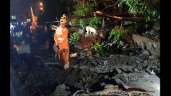 6 killed in Ambegaon after wall collapsed 6 killed in Ambegaon after wall collapsed