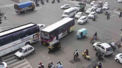 Crackdown against vehicles obstructing traffic in city Crackdown against vehicles obstructing traffic in city