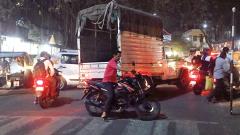 PCMC finally wakes up to traffic woes at Pimpri market PCMC finally wakes up to traffic woes at Pimpri market