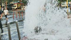 Pipeline burst causes huge water loss in Viman Nagar Pipeline burst causes huge water loss in Viman Nagar