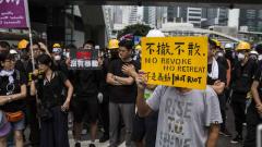 Hong Kong police clear streets as protesters move to park Hong Kong police clear streets as protesters move to park