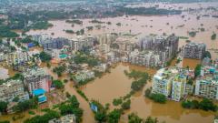 30 killed in Maharashtra floods, 2 lakh evacuated 30 killed in Maharashtra floods, 2 lakh evacuated