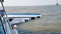 1 drowns as speedboat capsizes in Mumbai 1 drowns as speedboat capsizes in Mumbai